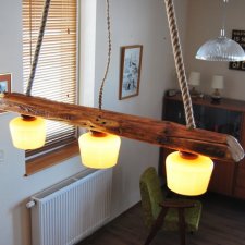 Duża lampa sufitowa ze starej drewnianej belki, wisząca lampa z brązowymi kloszami z lat 60 tych,